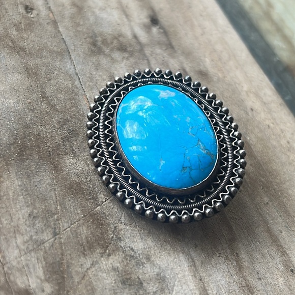 Vintage Jewelry - Turquoise Oval Sterling silver pendant
